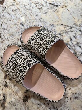 Leopard Print Slide Sandals with Pink Footbed